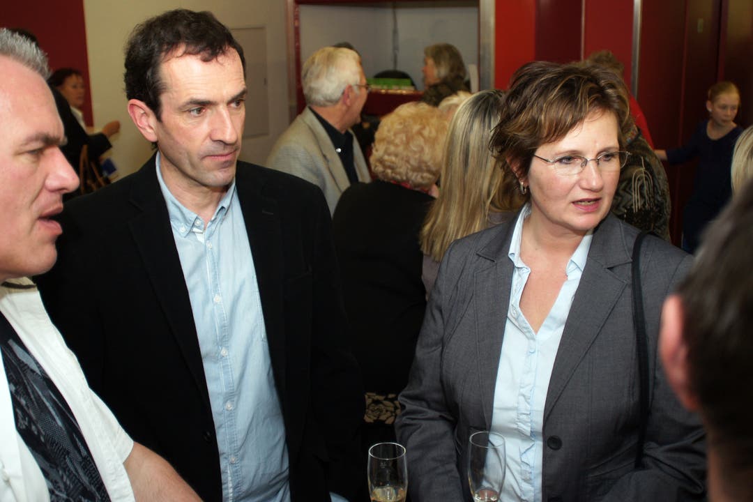 Urdorfs Gemeindepräsidentin Sandra Rottensteiner mit ihrem Mann Werner beim Apero