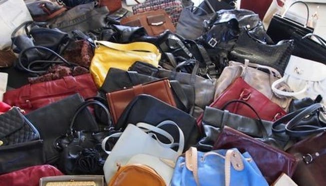 Eine Auswahl der über 3000 gesammelten Taschen. zvg