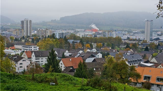 Blick vom Himmelsrank am Heitersberg auf Spreitenbach.