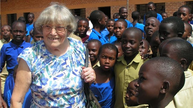 Margrit Fuchs bei einem Benefizkonzert in Ruanda. Die Windischerin ist verstorben – doch ihr Hilfswerk lebt weiter.