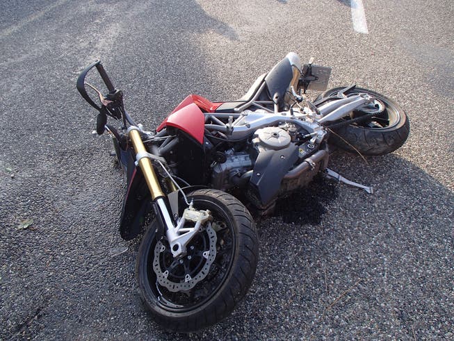 Das Motorrad wurde beim Aufprall weggeschleudert.