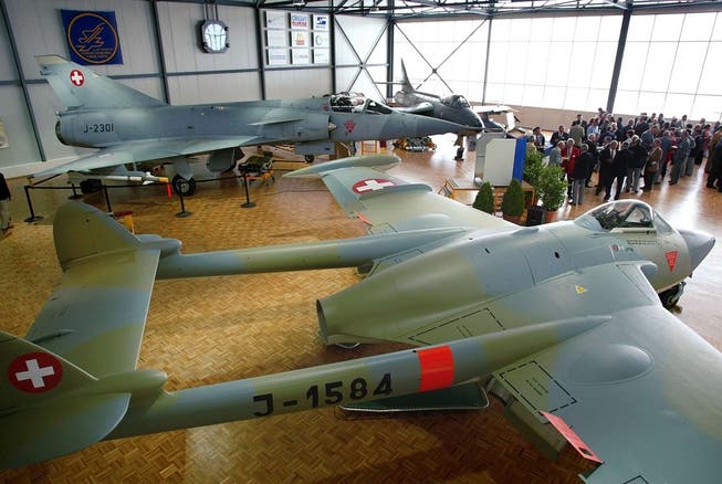 Ausgediente Jets der Schweizer Armee im Fliegermuseum Payerne.