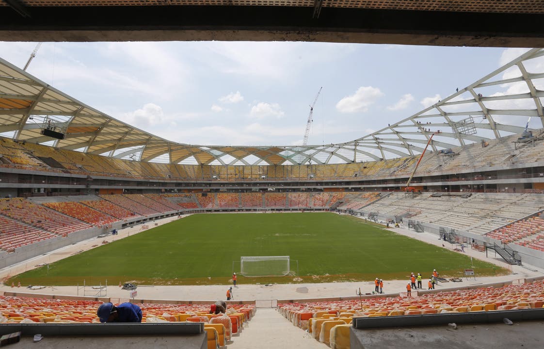 Das Stadion von Manaus im Bau befindend