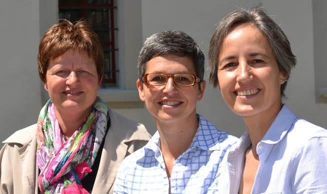 In der Mitte die neue Betriebsleiterin Claudia Hirt, links Vorgängerin Isabelle Burlet, rechts Vereinspräsidentin und Stadträtin Bernadette Sutter.sl