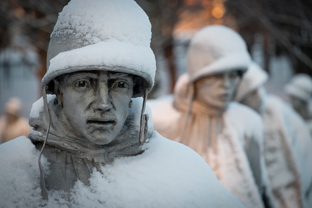 Schnee auf den Figuren des Korea-Kriegsdenkmals in Washington