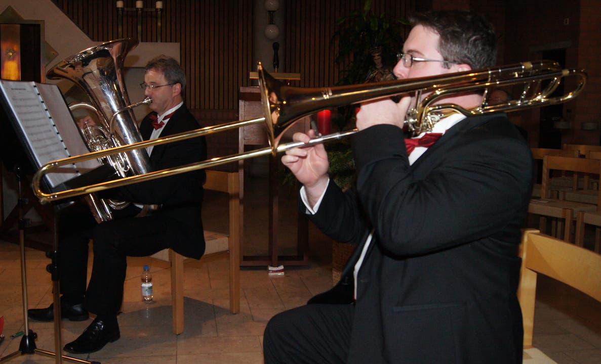 Patrick Spitzer mit Tenor-Posaune (vorn) und Robert Duttweiler mit Tuba im virtuosen Zusammenspiel