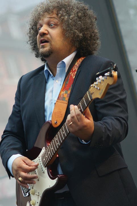 Bruno Sonetto mit Gitarre