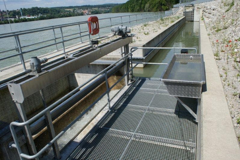 Die Anlage für Fischzählungen am Rande des Oberwassers vom Kraftwerk am Schweizer Rheinufer