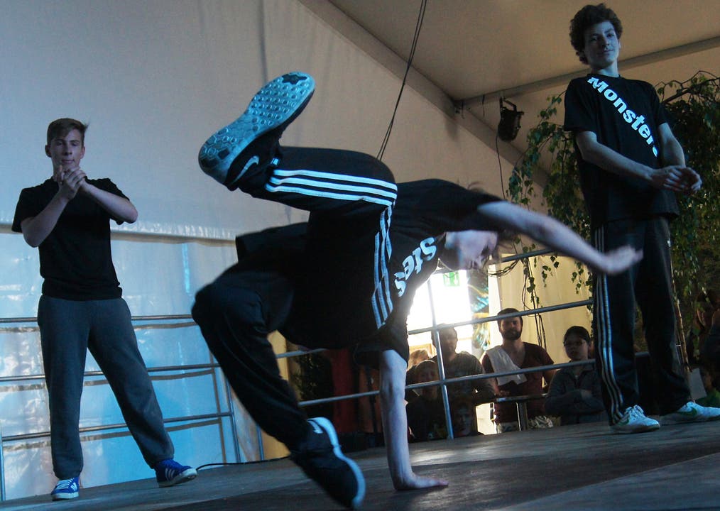 Jugendliche Breakdancer der Tanz-Fabrik Urdorf