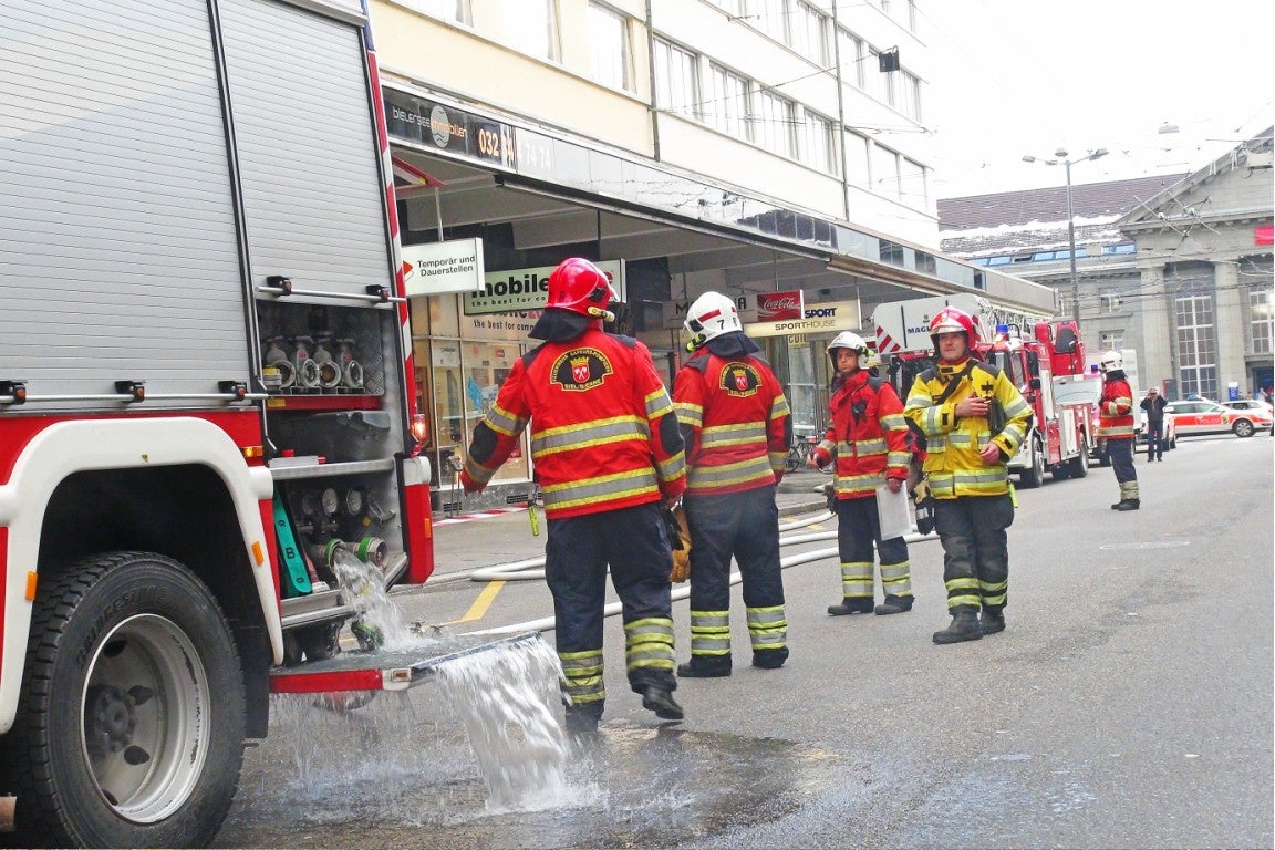 Bildstrecke - Brand In Mehrfamilienhaus In Biel - Neun Personen Im Spital