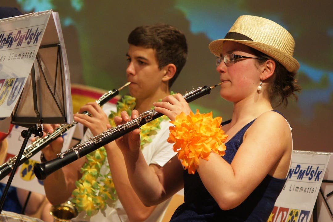Silvia Leuzinger und Leo Zimmermann spielen die Oboe.