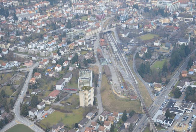 Luftaufnahme mit Nordbahnhof. Die beiden Bahnhöfe erfordern als «Hot Spots» erhöhte Polizeipräsenz. Peter Brotschi
