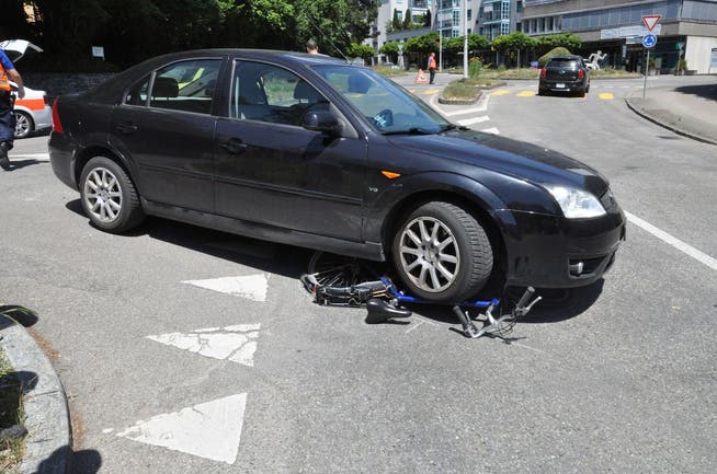 Der Fahrradfahrer hat sich bei dem Unfall verletzt und wurde vom Rettungsdienst ins Spital eingeliefert.