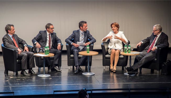 Von links: Daniel Kübler, Urs Hofmann, Moderator Patrik Müller, Renate Gautschy, Kurt Fluri.