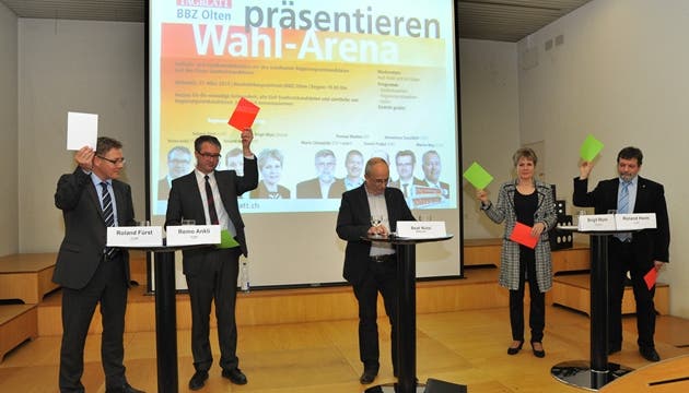 Atomausstieg bis in 40 Jahren? – Von den vier Regierungsratskandidaten sagten Brigit Wyss und Roland Heim (rechts) Ja, Remo Ankli Nein und Roland Fürst (links) zog den Joker.