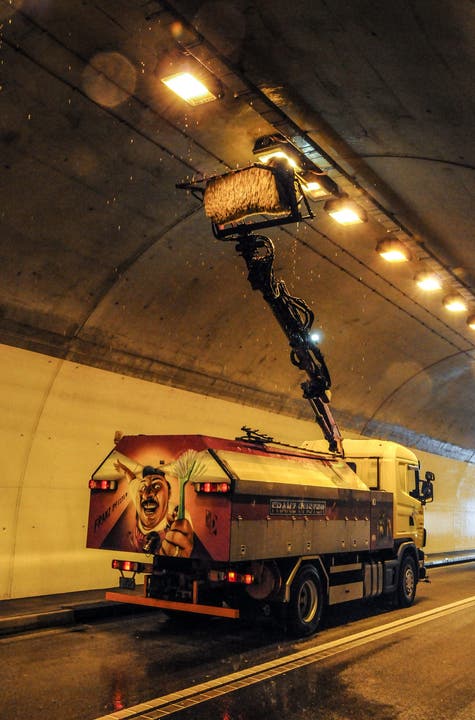 Die Maschinen, die im Umfahrungstunnel Oberwil-Lieli den Frühlingsputz machen, werden auch im Gotthard-Tunnel eingesetzt.