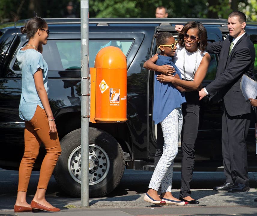 Michelle Obama und Töchter Sasha und Malia auf dem Weg zum Holocaust-Memorial