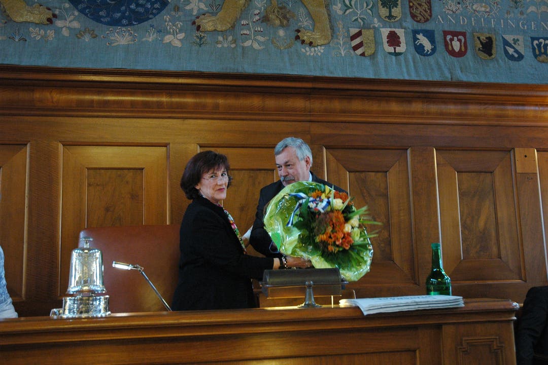 Brigitta Johner (FDP, Urdorf) und Rolf Steiner (SP, Dietikon) auf der Präsidiumsbank im Rathaus