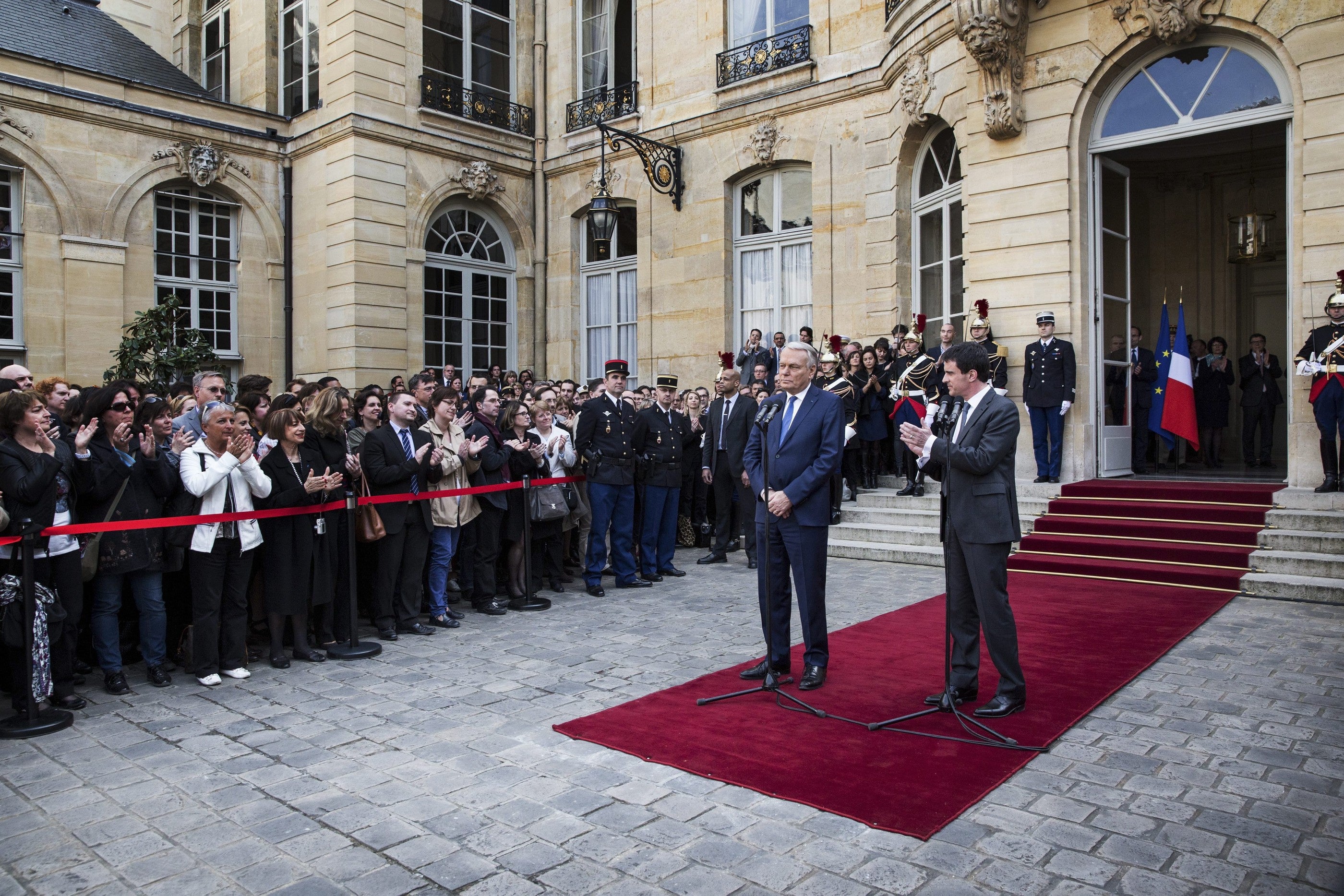 Frankreich - Neuer Regierungschef Hat Schweizer Mutter – Er War Als ...