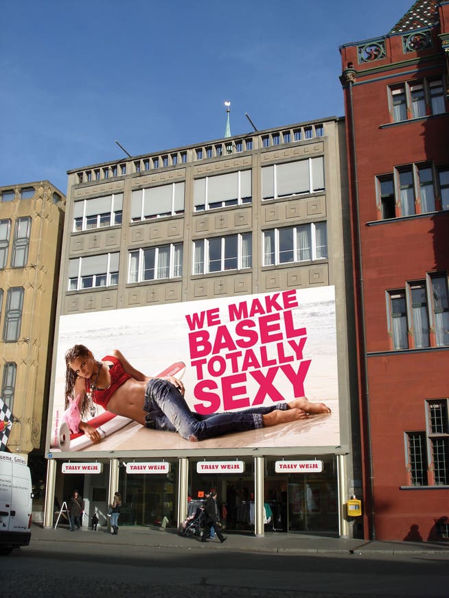 Bei der Eröffnung der Tally-Weijl-Filiale am Basler Marktplatz wurde bewusst auf sexualisierte Werbung gesetzt.
