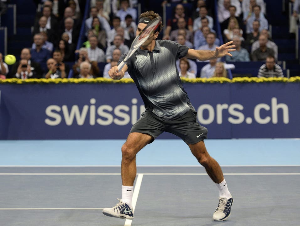 Federer erringt Zittersieg gegen Istomin