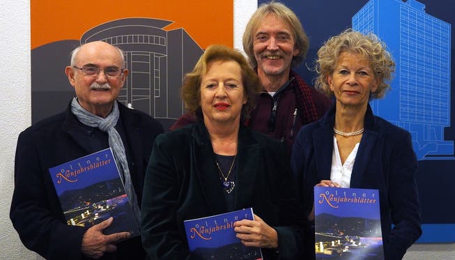Die vier Macher der Oltner Neujahrsblätter: (vl) Herausgeber Peter André Bloch, Madeleine Schüpfer, Christof Schelbert und Heidi Ehrsam.
