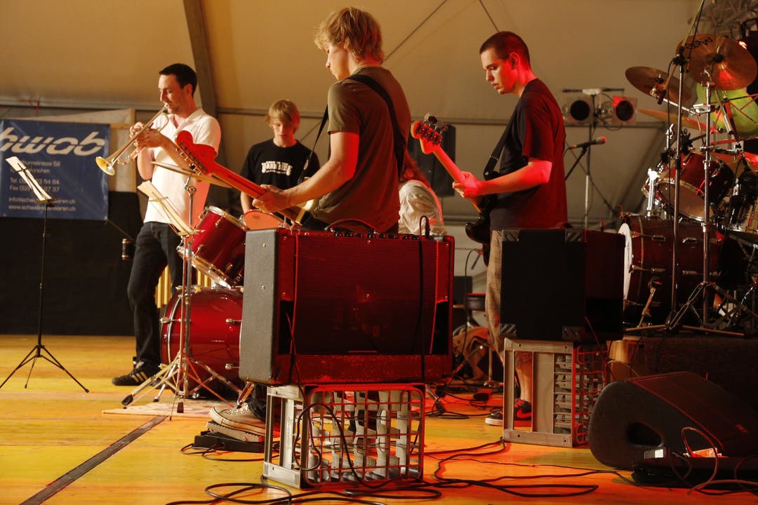 Die Band der Musikschule Lengnau-Büren zeigt ihr Koennen