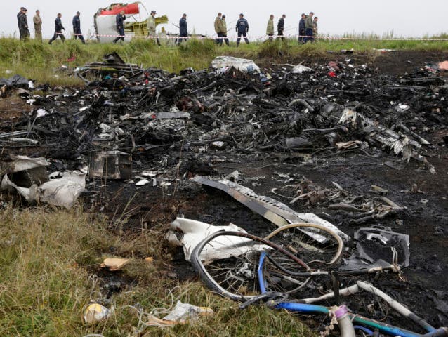 Rettungskräfte an der Boeing-Absturzstelle in der Ostukraine