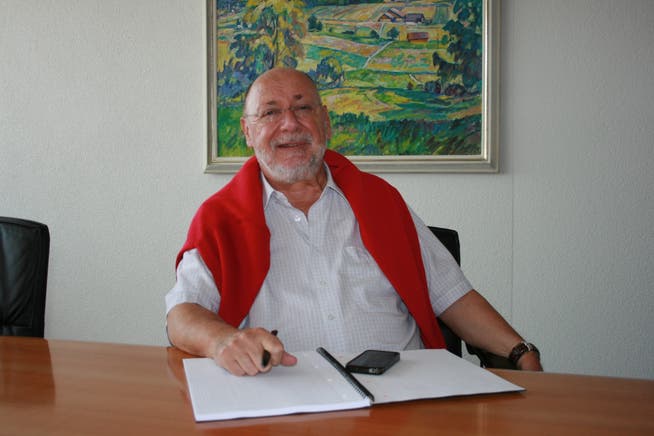 Gemeindeammann Hans-Ulrich Reber schlägt einen neuen Standort vor für das geplante Alterszentrum