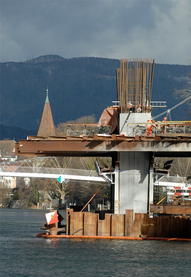 Beim Bau der Aarebrücke als Teil der Solothurner Westumfahrung machte der Baugrund für die Pfeiler Probleme.