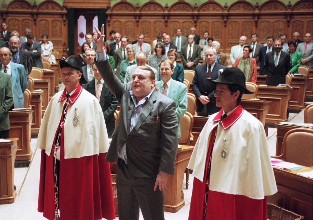 In Bundesbern Giuliano Bignasca, Nationalrat der Lega dei Ticinesi, wird am 13. Januar 1995 im Bundeshaus in Bern vereidigt.