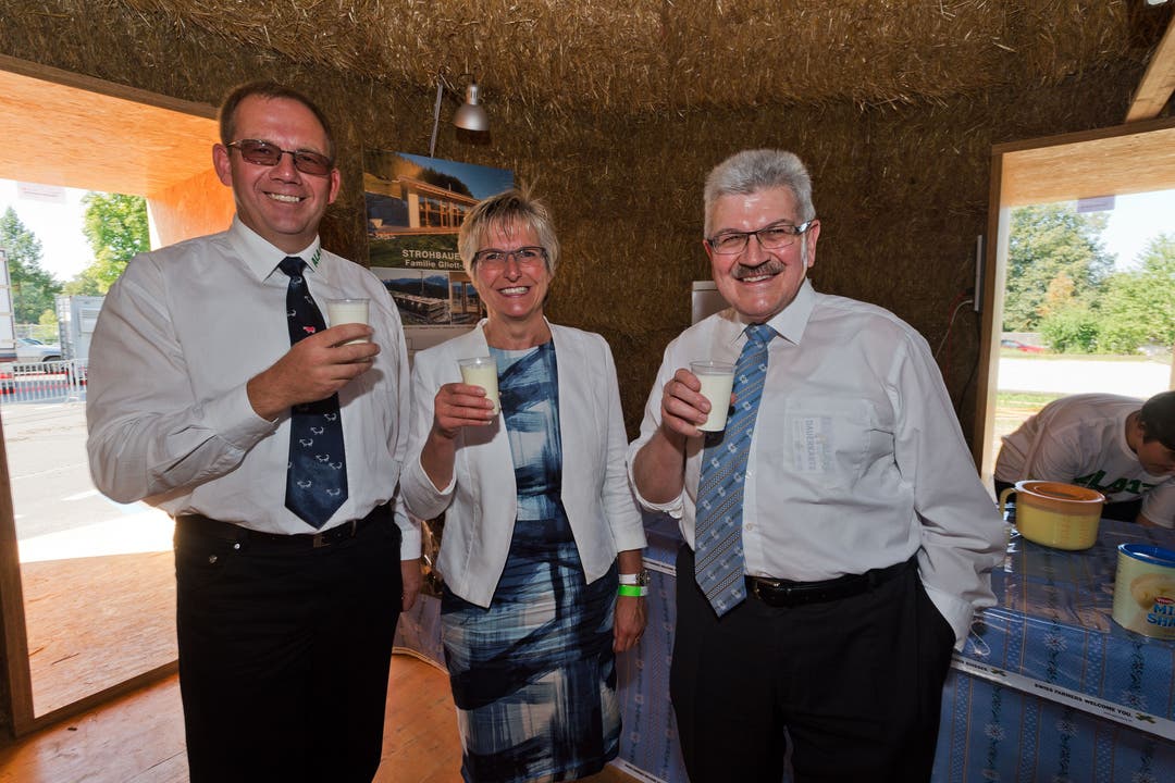 Auf ein Glas Milch- mit Fredi Siegrist, Vreni Friker und Roland Brogli (von links)