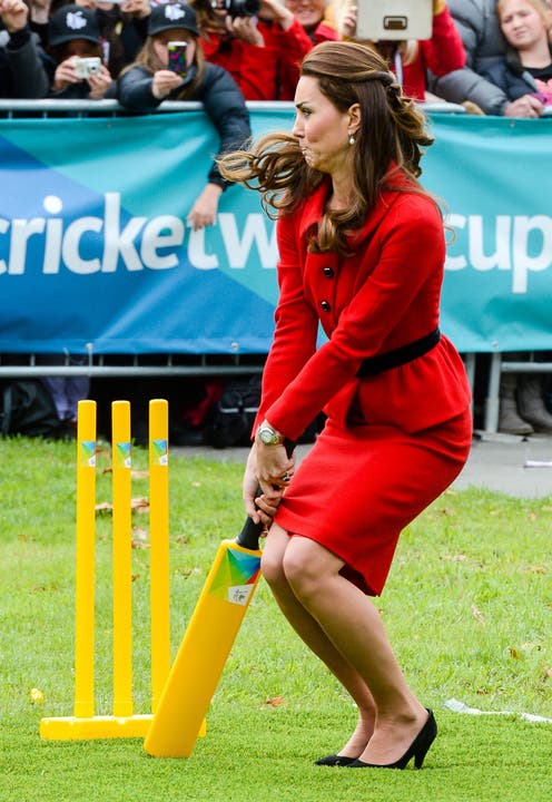 Cricket in elegantem Outfit.