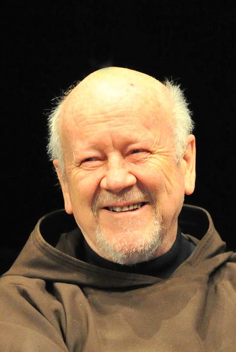 Werner Gallati nahm die Ehrengabe für die Klostergemeinschaft der Kapuziner Olten entgegen.
