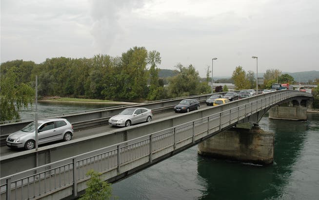 Die Vollsperrung der Rheinbrücke bei Koblenz wird massive Auswirkungen auf die Verkehrsflüsse im Zurzibiet haben.