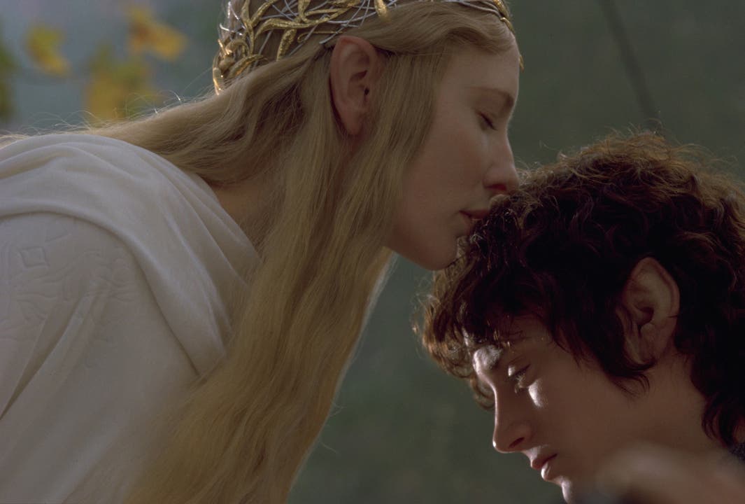 Die Elfe Galadriel mit Frodo