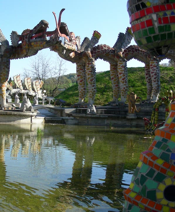 Der Wassergarten ist das Herzstück von Bruno Webers Gesamtkunstwerk. Der Park befindet sich auf der Grenze von Dietikon und Spreitenbach.