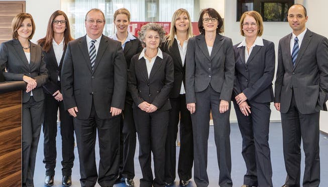 Das neunköpfige Team der Credit Suisse Grenchen mit Richard Enzler (ganz rechts) an der Spitze.zvg