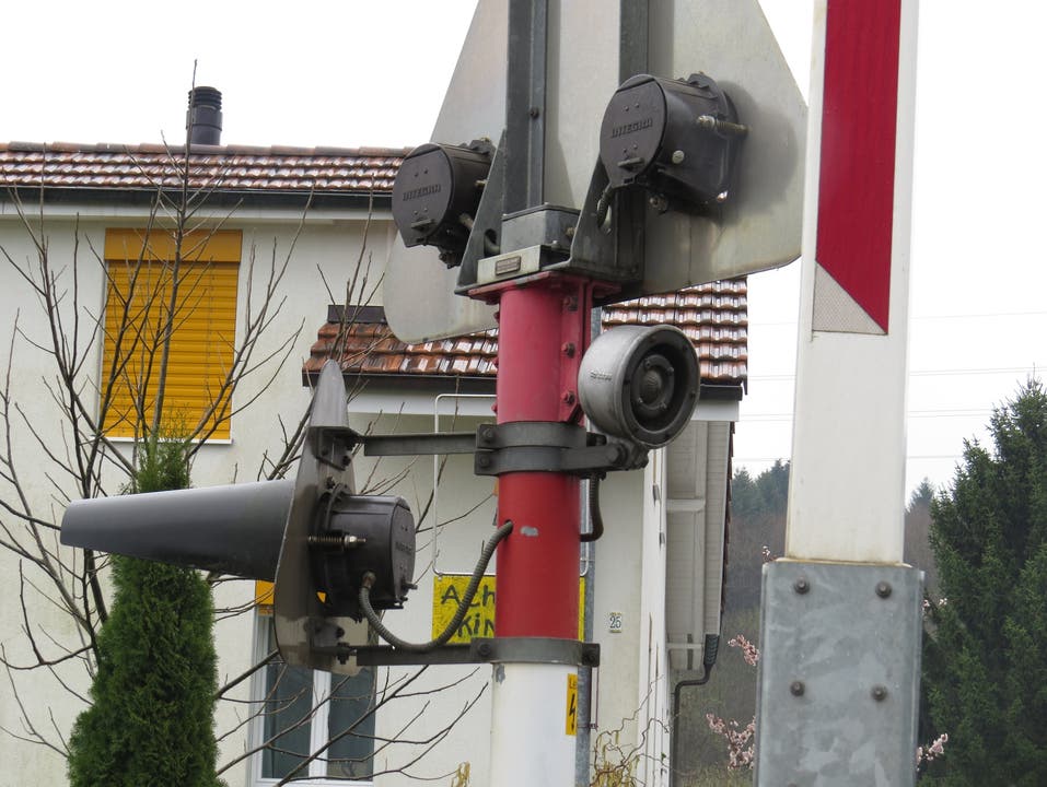 Kölliken: Vandalen demontieren Signale bei Bahnübergängen