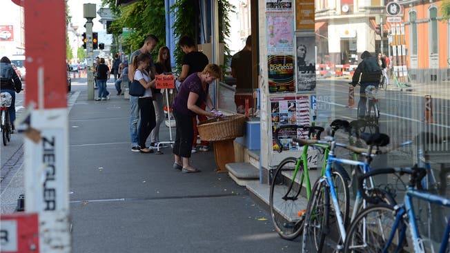 Man trifft sich wieder auf der Strasse: Rund um die Feldbergstrasse entwickelt sich eine alternative Shopping-Kultur.