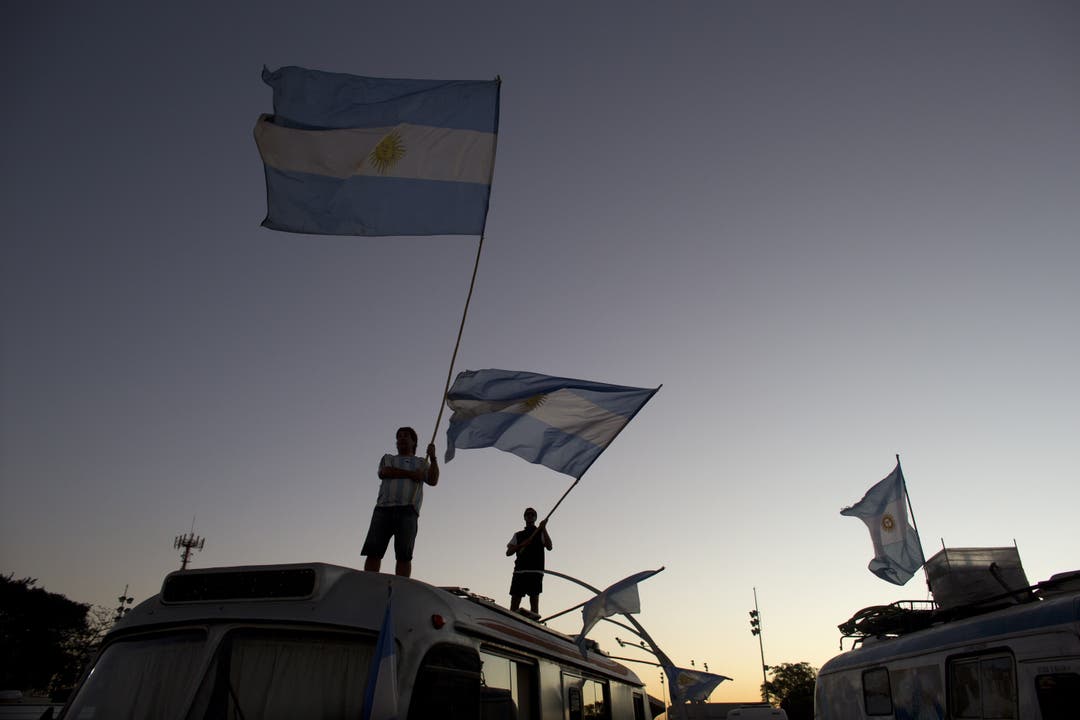 Die argentinischen Fans stimmten schon abends spät auf das Spiel ein