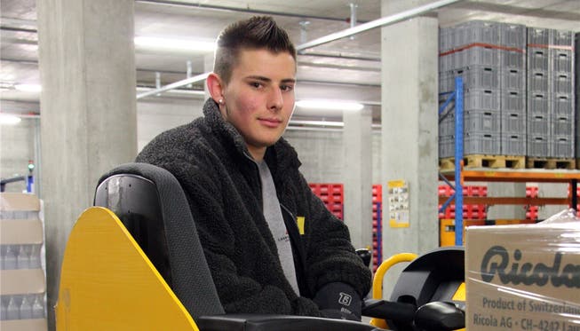 Mario Spathelf aus Möriken absolviert seine Lehre zum Logistiker bei der Lagerhäuser Aarau AG.