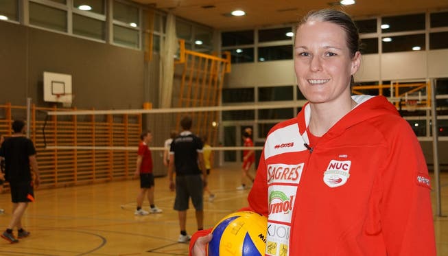Die ehemalige Schweizer Nationalspielerin Sabine Frey beim Uni-Training in Bern. owi