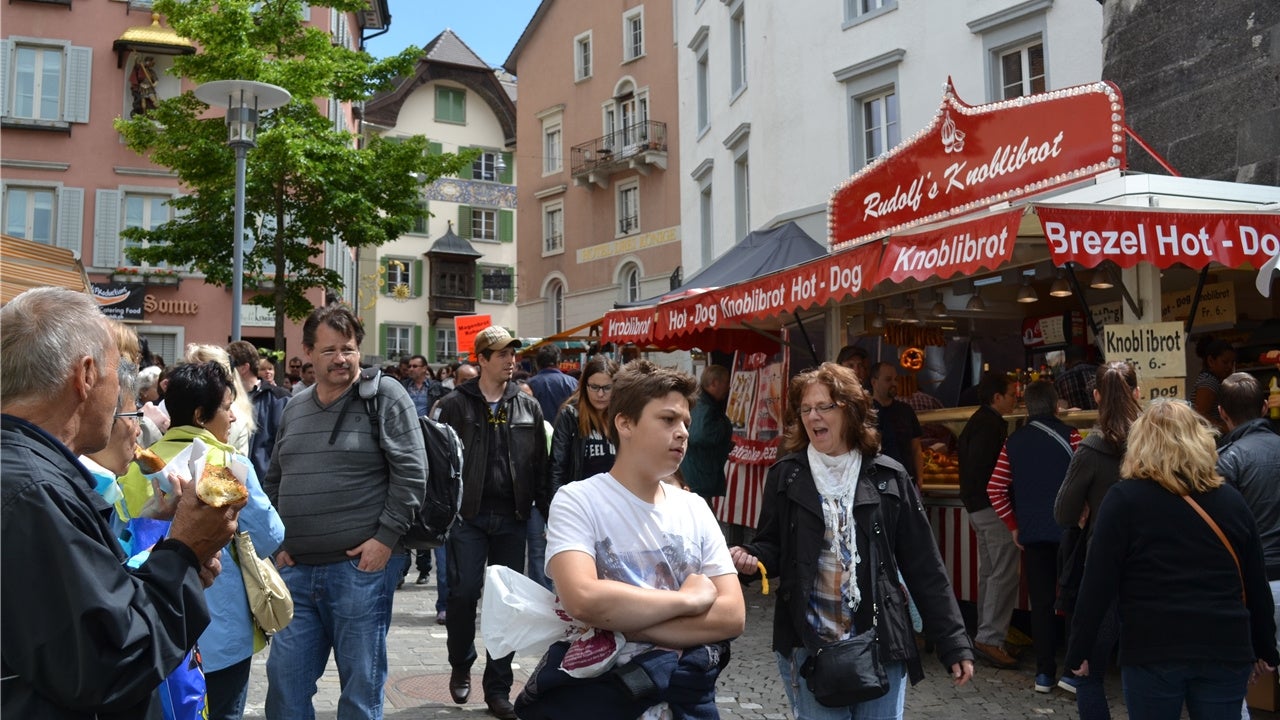 Bremgarten - Pfingstmarkt Zog Bei Idealem Marktwetter Fast 30000 ...