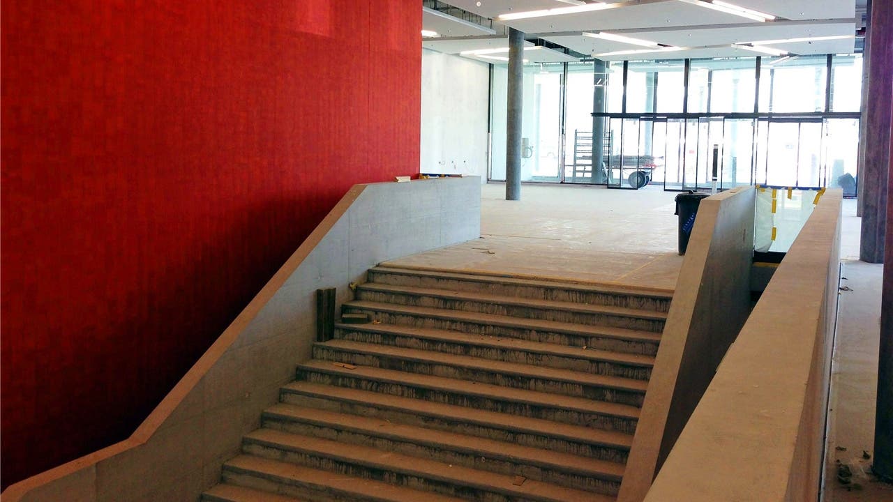 Eindrücke vom erste Anlass im neuen Campussaal im vergangenen September: Die Empfangstreppe.