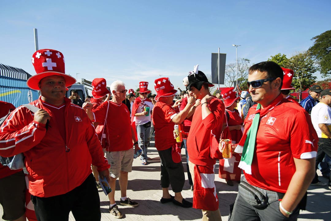 Die Schweizer Fans in Sao Paulo auf dem Weg ins Stadion