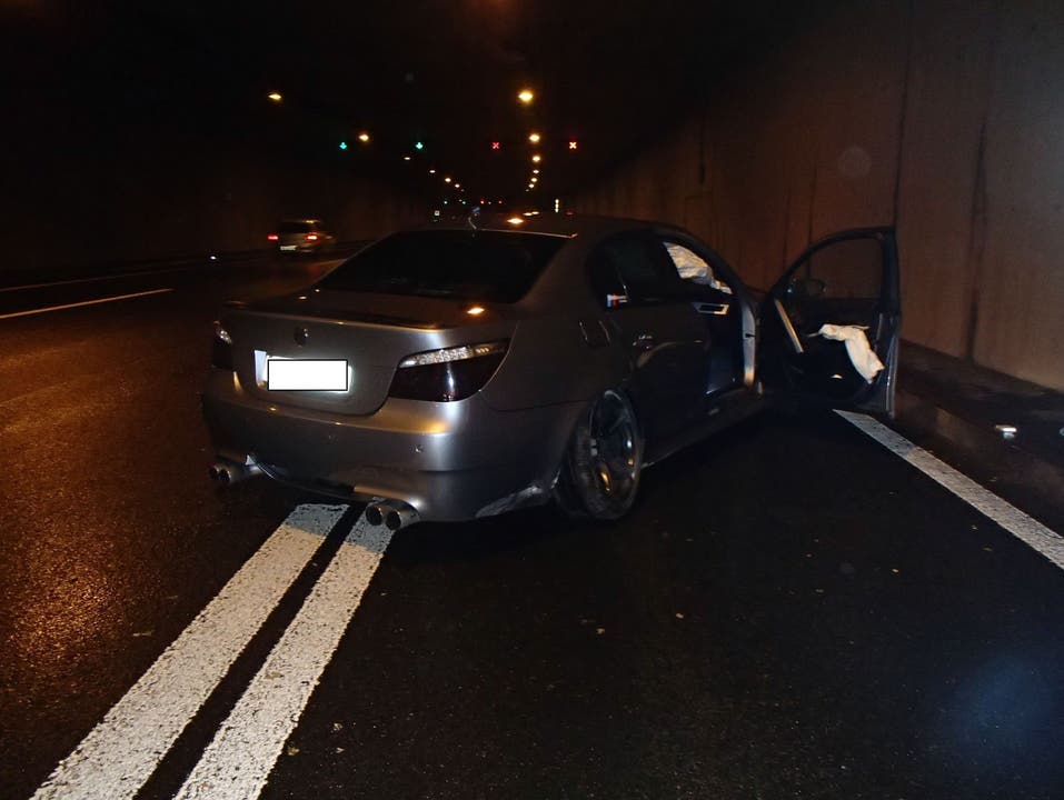 Der BMW M5 wurde beim Unfall stark beschädigt