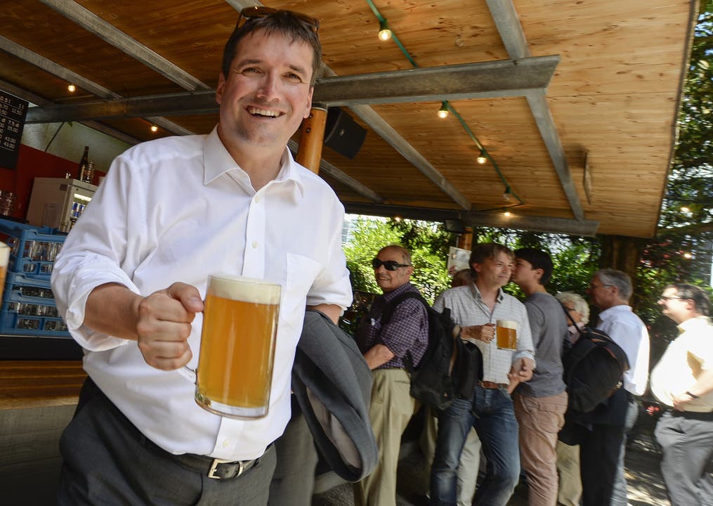 Christian Levrat hat Durst - und hat im Biergarten bereits ein Bier erhalten.