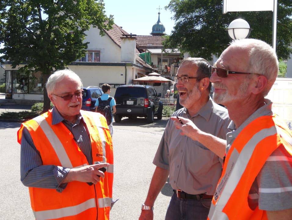Der Wallbacher Gemeinderat Ruedi Berner (Mitte) mit Stefan Heller (links) und Thomas Gruntz vom Regionalen Führungsorgan Unteres Fricktal