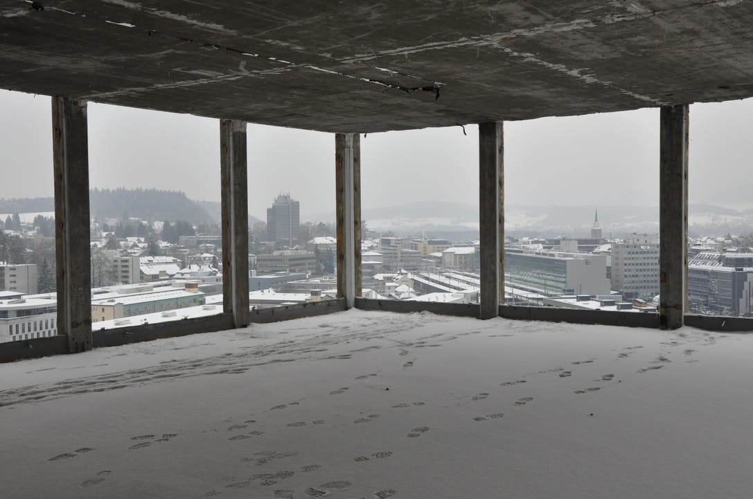 Das Rockwell-Hochhaus ist zur Sprengung bereit: Die exklusive Sicht über das verschneite Aarau